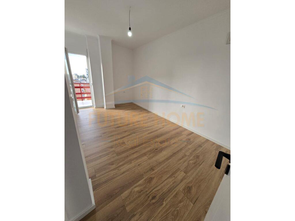 Shitet, Apartament 2+1, Rruga Xhanfize Keko, Xhamllik, Tira