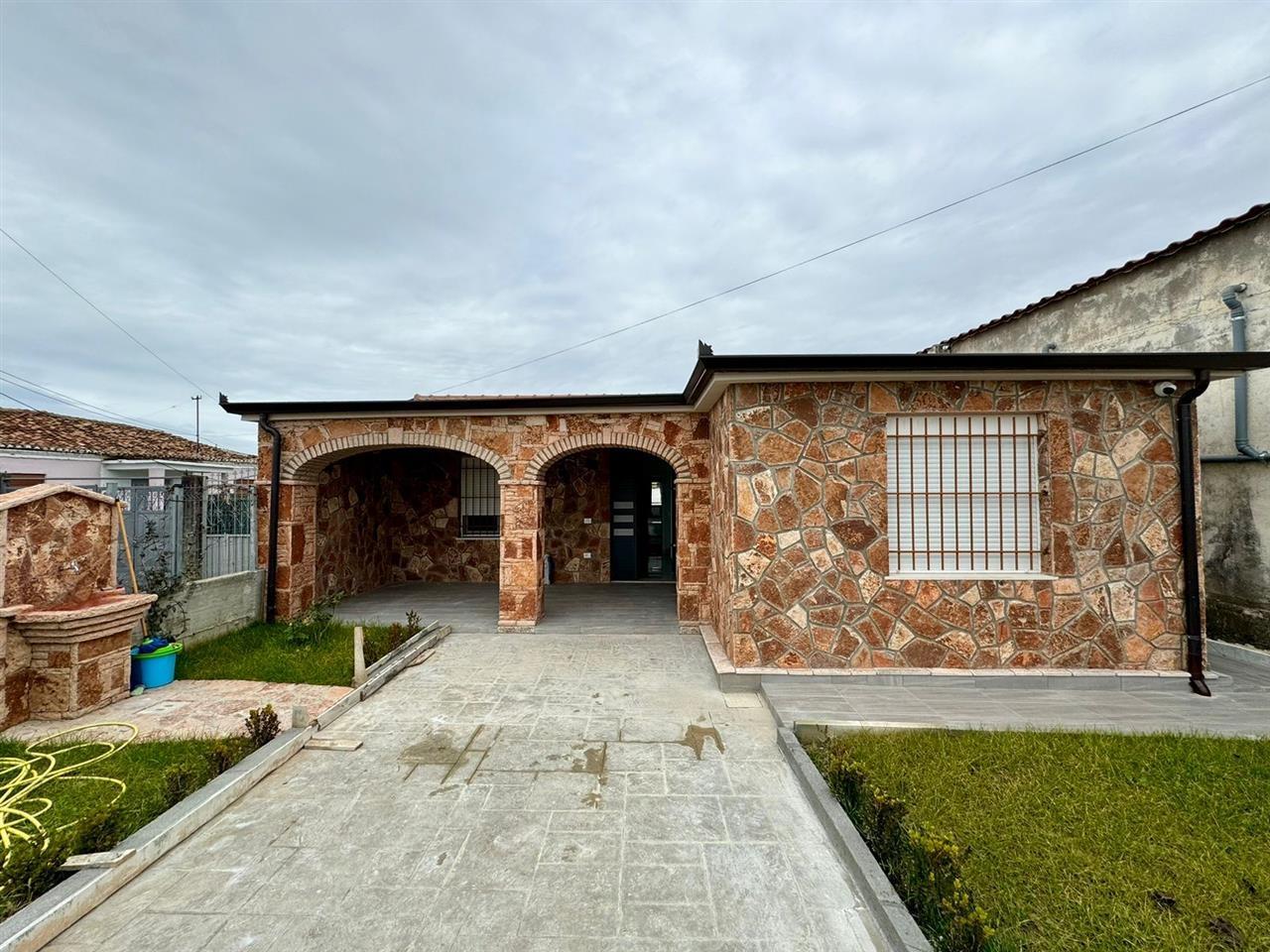 Synej,shtepi ,zone e qete,mbas mbikalimit te rruges Skuraj.