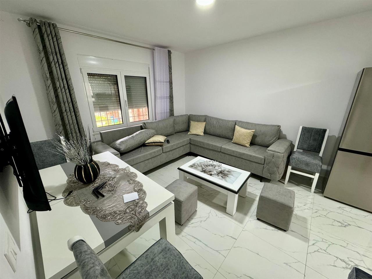 Synej,shtepi ,zone e qete,mbas mbikalimit te rruges Skuraj.