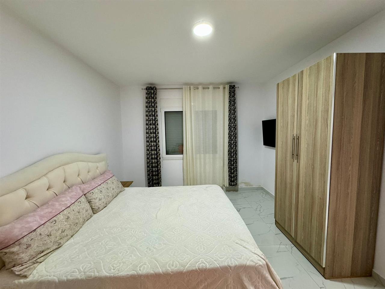 Synej,shtepi ,zone e qete,mbas mbikalimit te rruges Skuraj.