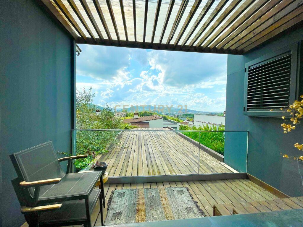 Long Hill Residence , Apartament per Qira 3+1+3 me 2 Poste p