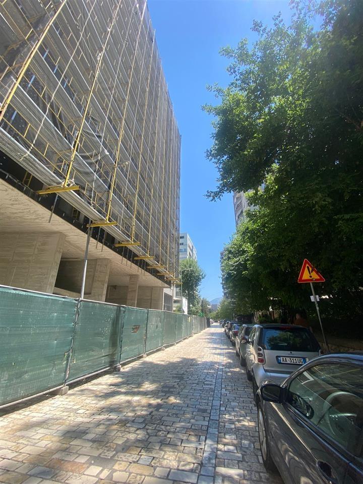 Shitet, APARTAMENT 2+1, Prane Stadiumit Air Albania