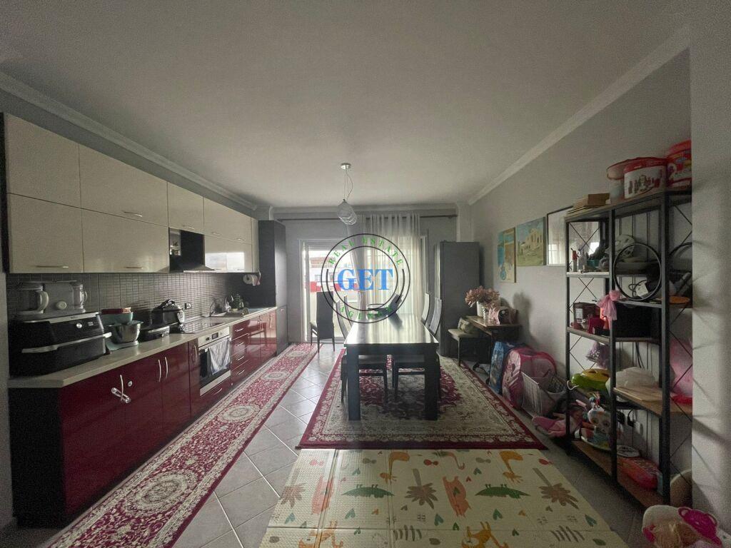 Shitet, Apartament 2+1+2 ballkone, Plazh Iliria, Durrës