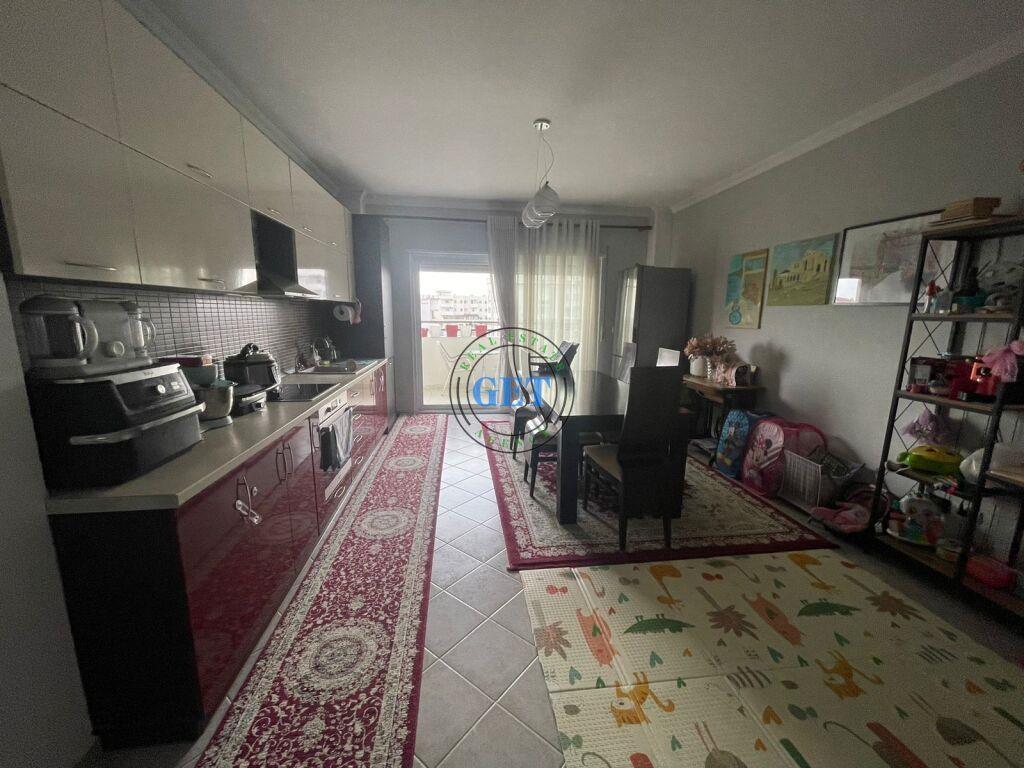 Shitet, Apartament 2+1+2 ballkone, Plazh Iliria, Durrës