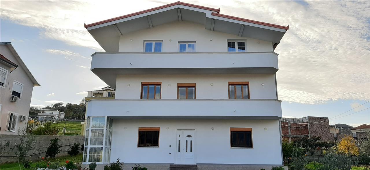 Teg prane, jepet vila me qera