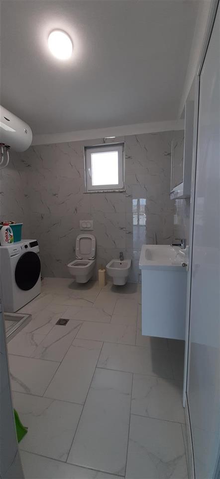 Teg prane, jepet vila me qera