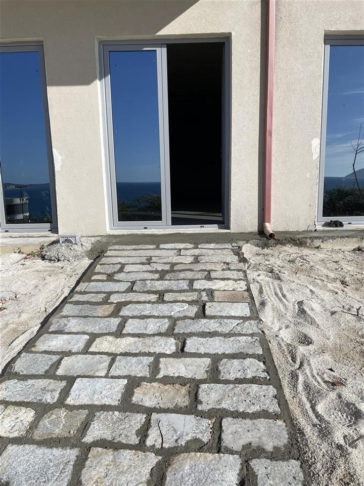 Shitet apartament 2+1 + vendparkim