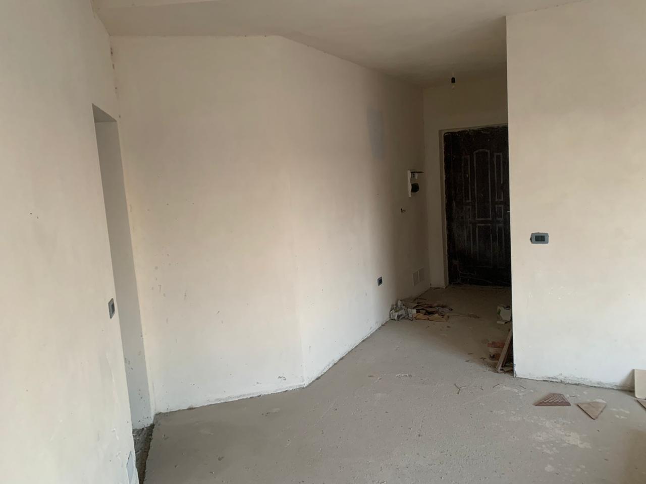 Apartament i pa banuar ne pallat te ri 129 m2