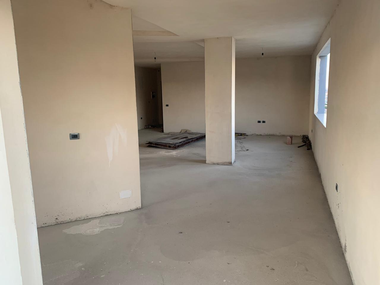 Apartament i pa banuar ne pallat te ri 129 m2