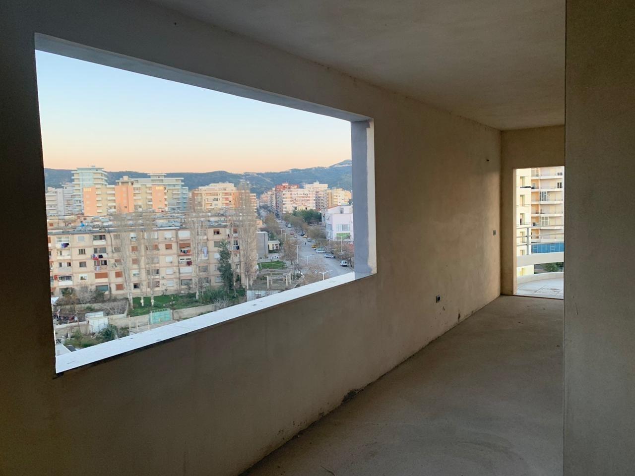 Apartament i pa banuar ne pallat te ri 129 m2