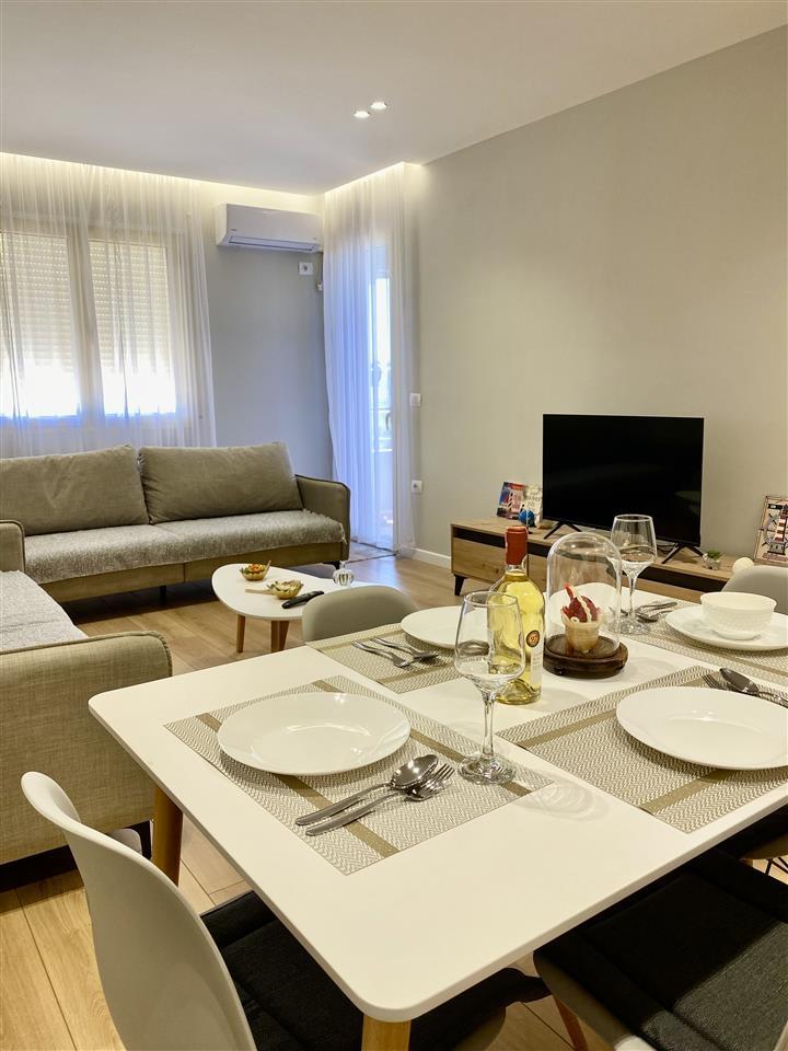 Apartament me qera 1+1 tek shkolla e Marinës