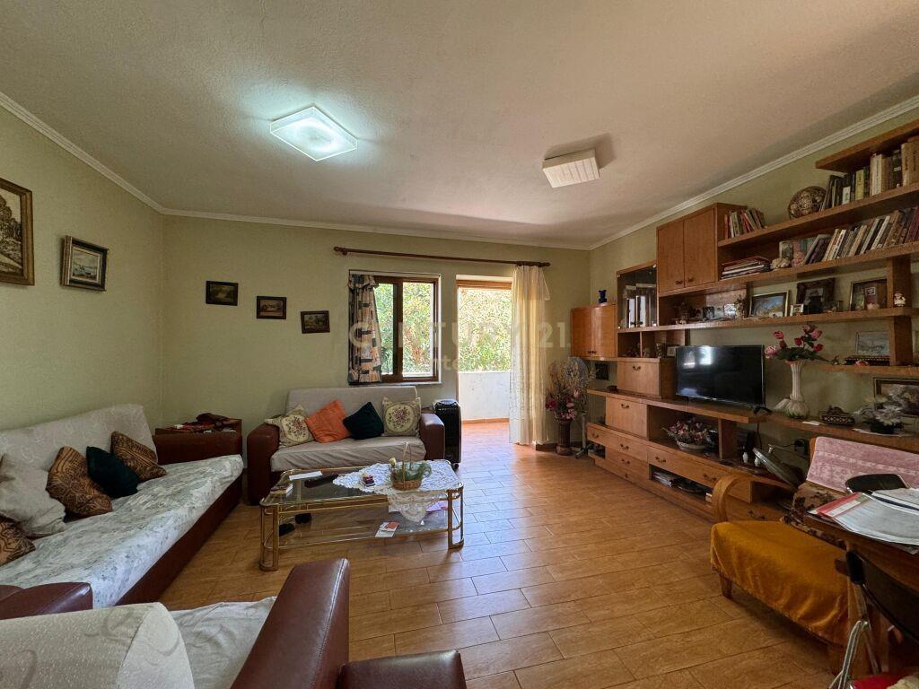 Shitet apartament 2+1+2 tek Garda! ENT101136