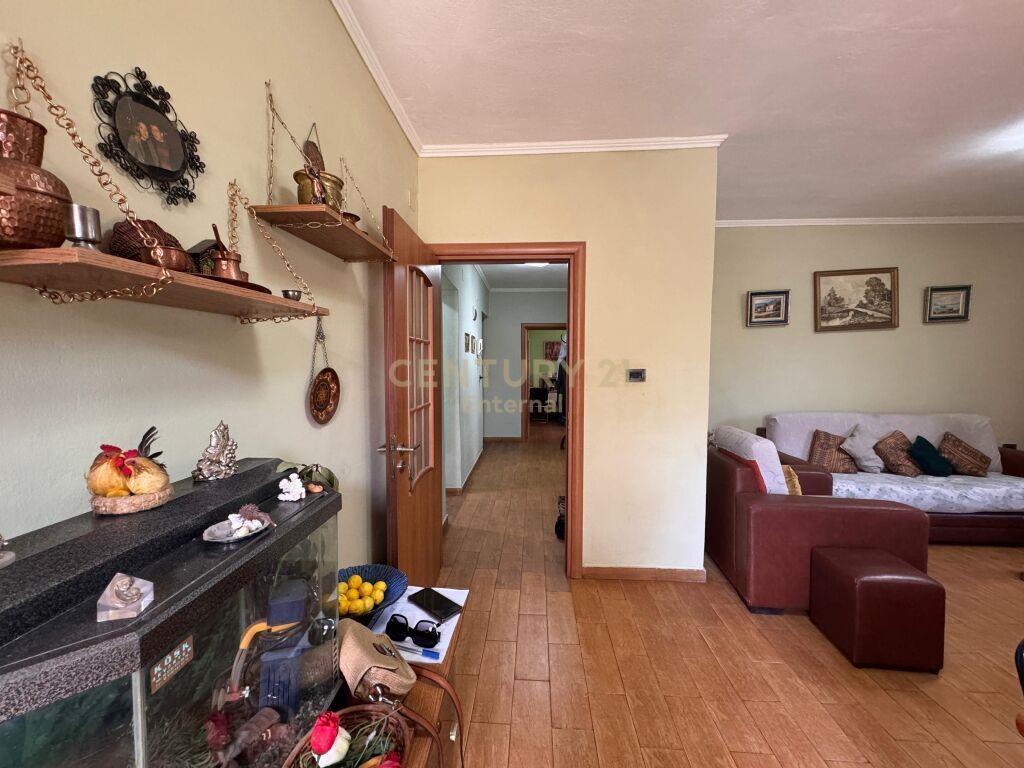 Shitet apartament 2+1+2 tek Garda! ENT101136