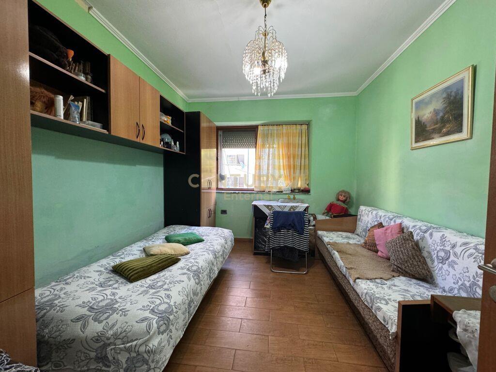 Shitet apartament 2+1+2 tek Garda! ENT101136