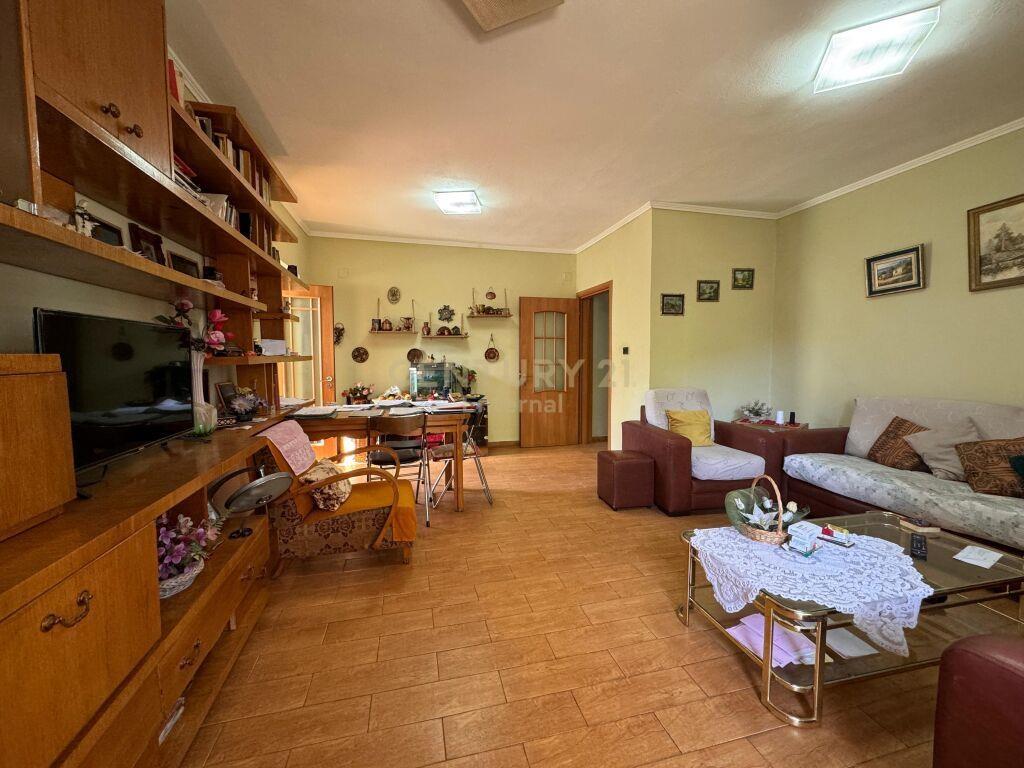 Shitet apartament 2+1+2 tek Garda! ENT101136