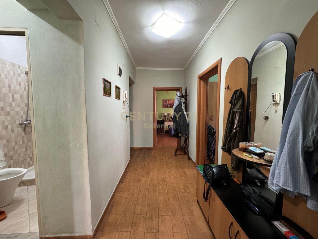 Shitet apartament 2+1+2 tek Garda! ENT101136