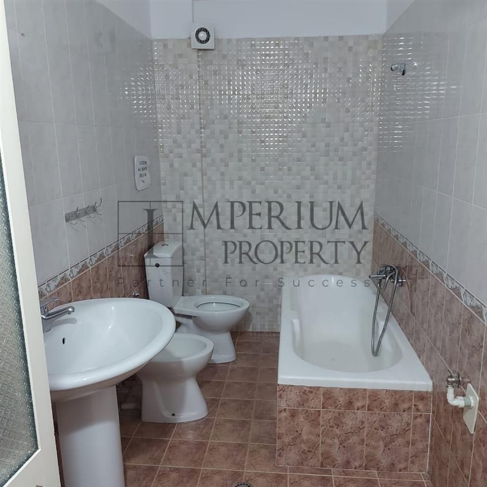 JEPET ME QIRA DURRES