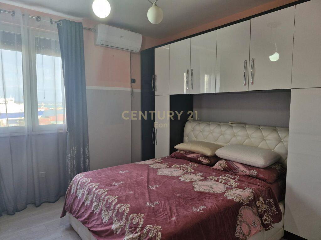 Apartament 3+1+2 për qira, me pamje nga deti e Porti, Durrës