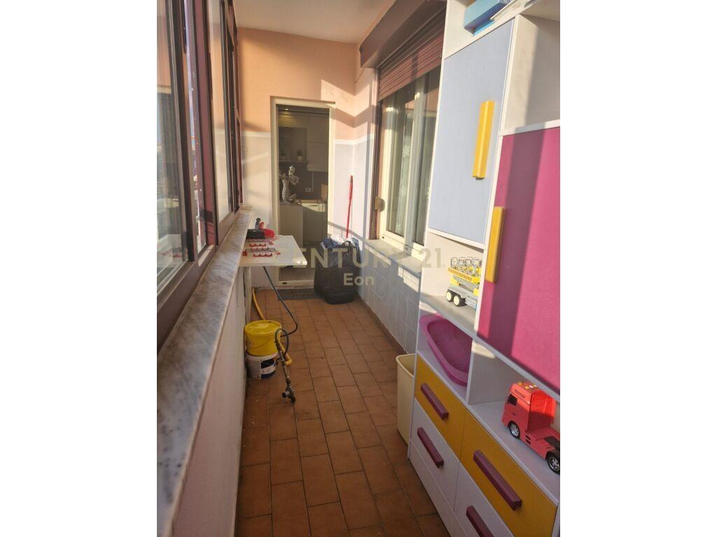 Apartament 3+1+2 për qira, me pamje nga deti e Porti, Durrës