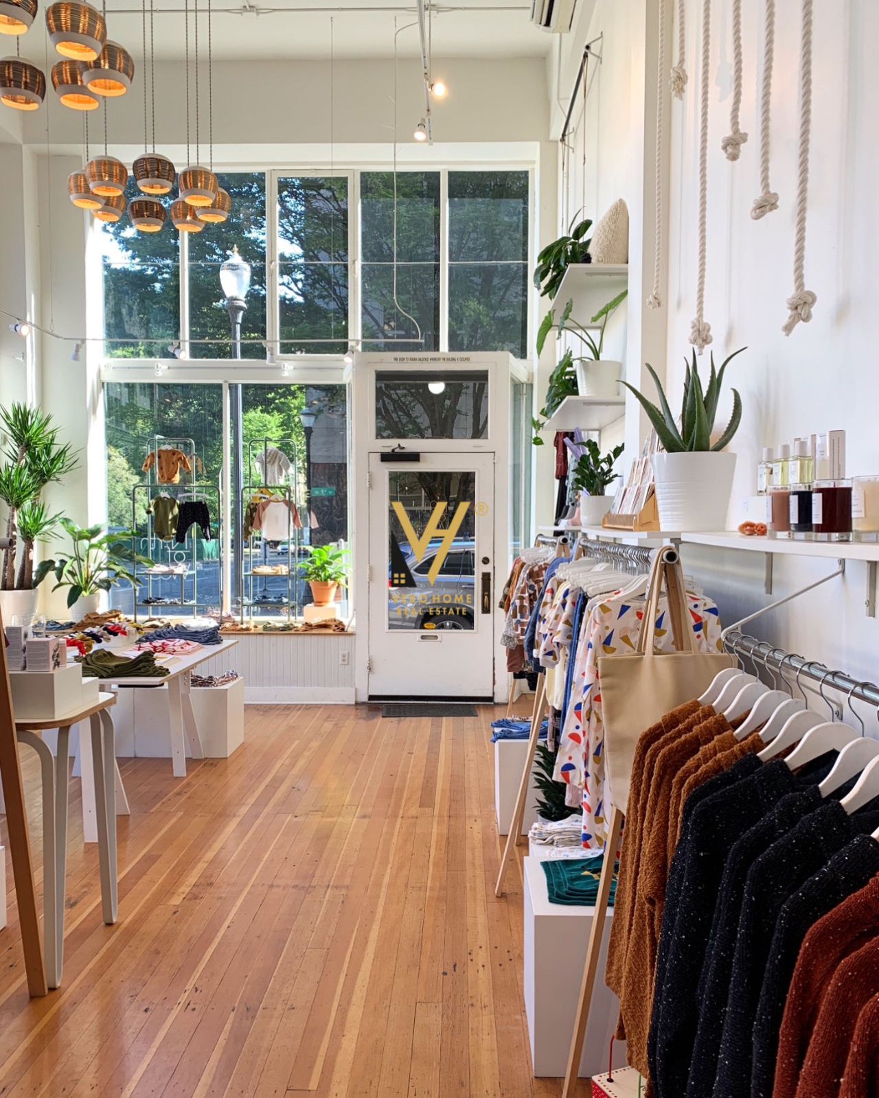 DYQAN 40 M2 ME QERA TE RRUGA ZEF JUBANI 50.000LEKE