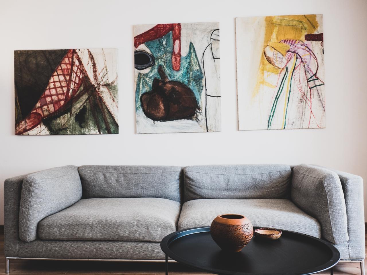 Shitet apartament 1+1 prane rruga e Durresit