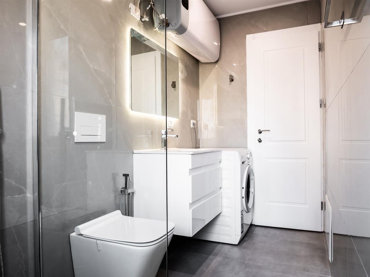 Shitet apartament 1+1 prane rruga e Durresit