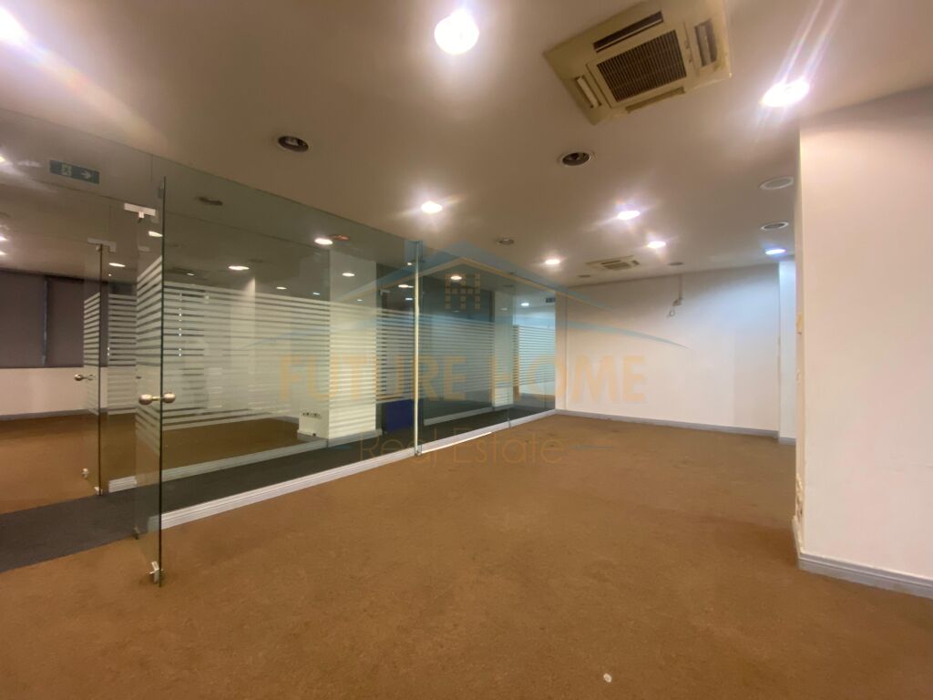 Qira, Ambient per zyra, Zogu i Zi