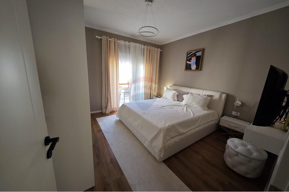 Shitet Apartament 2+1+2+2 Ballkone