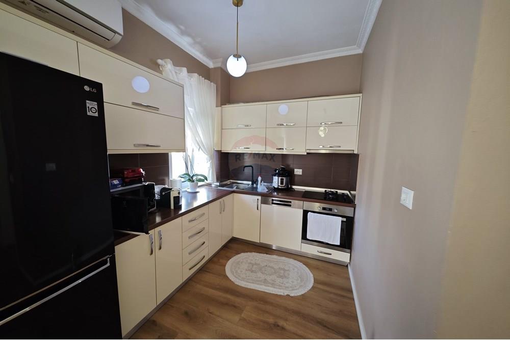 Shitet Apartament 2+1+2+2 Ballkone