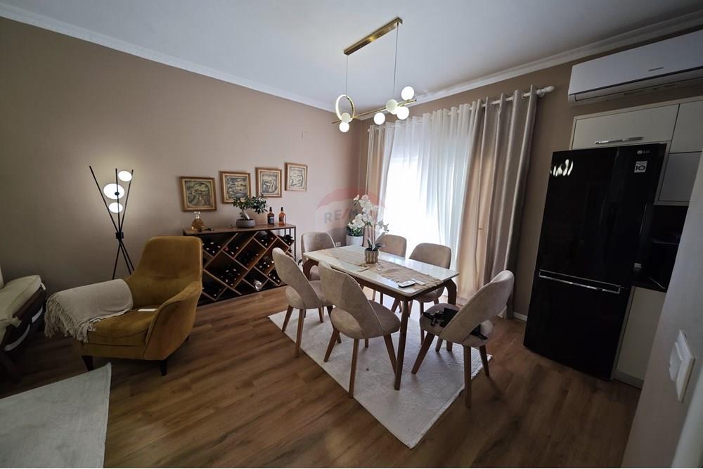 Shitet Apartament 2+1+2+2 Ballkone