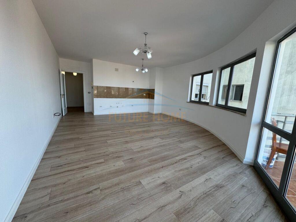 Shitet,Apartament 1+1, Zogu i Zi ,Tiranë