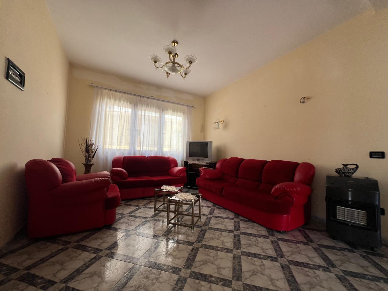 Apartament 3+1 me Qira në Qendra e Durrësit !!