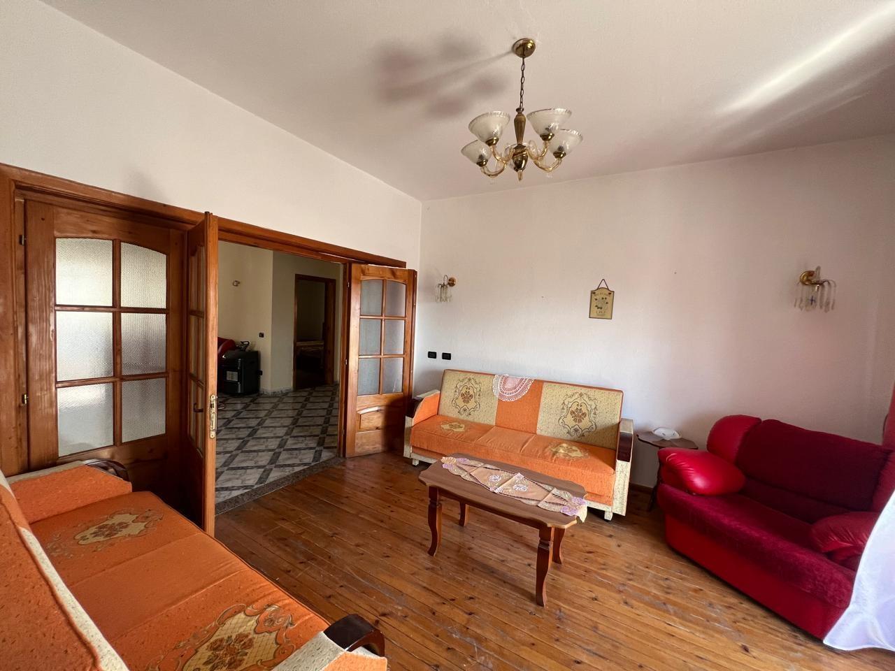 Apartament 3+1 me Qira në Qendra e Durrësit !!