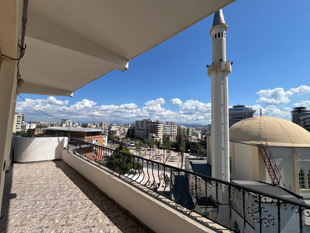 Apartament 3+1 me Qira në Qendra e Durrësit !!