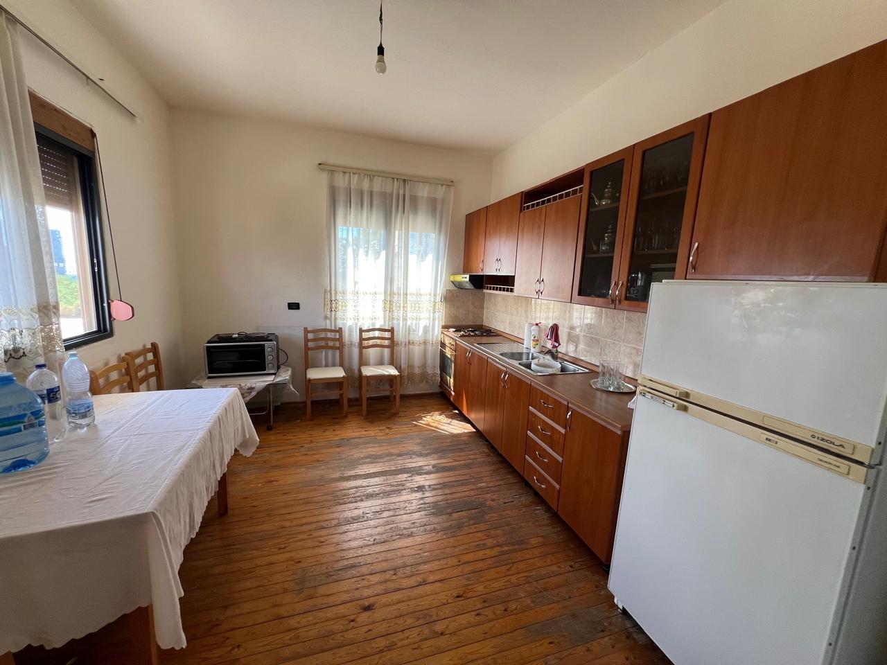 Apartament 3+1 me Qira në Qendra e Durrësit !!
