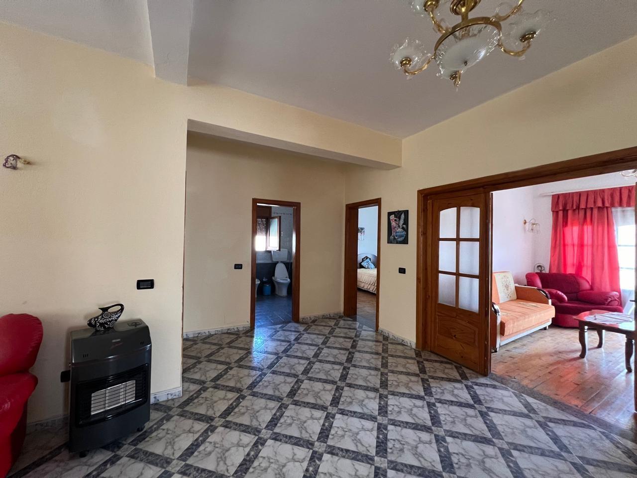 Apartament 3+1 me Qira në Qendra e Durrësit !!