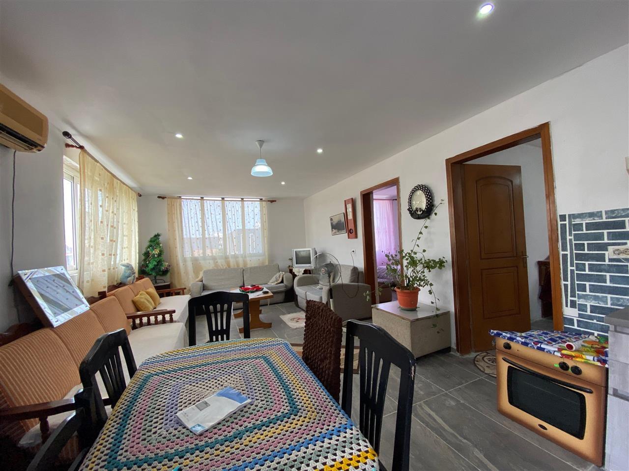 JEPET ME QERA 2+1 KATI I DYTE I NJE SHTEPIE PRIVATE NE ISH K