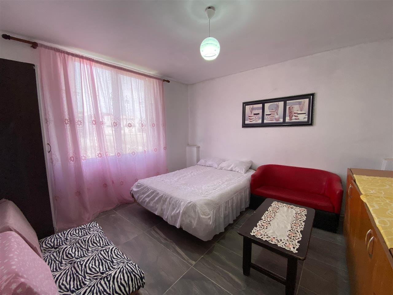 JEPET ME QERA 2+1 KATI I DYTE I NJE SHTEPIE PRIVATE NE ISH K