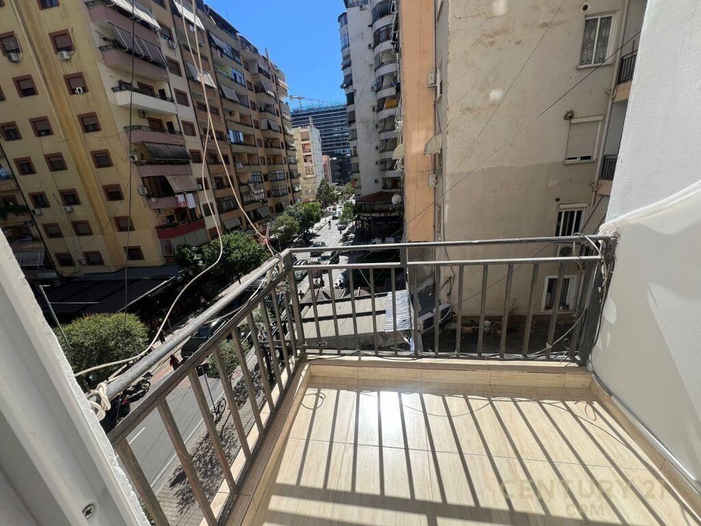 Apartament me qira tek BKT Komuna e Parisit smart101179