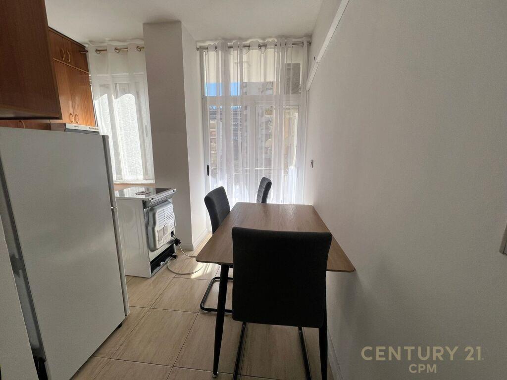 Apartament me qira tek BKT Komuna e Parisit smart101179