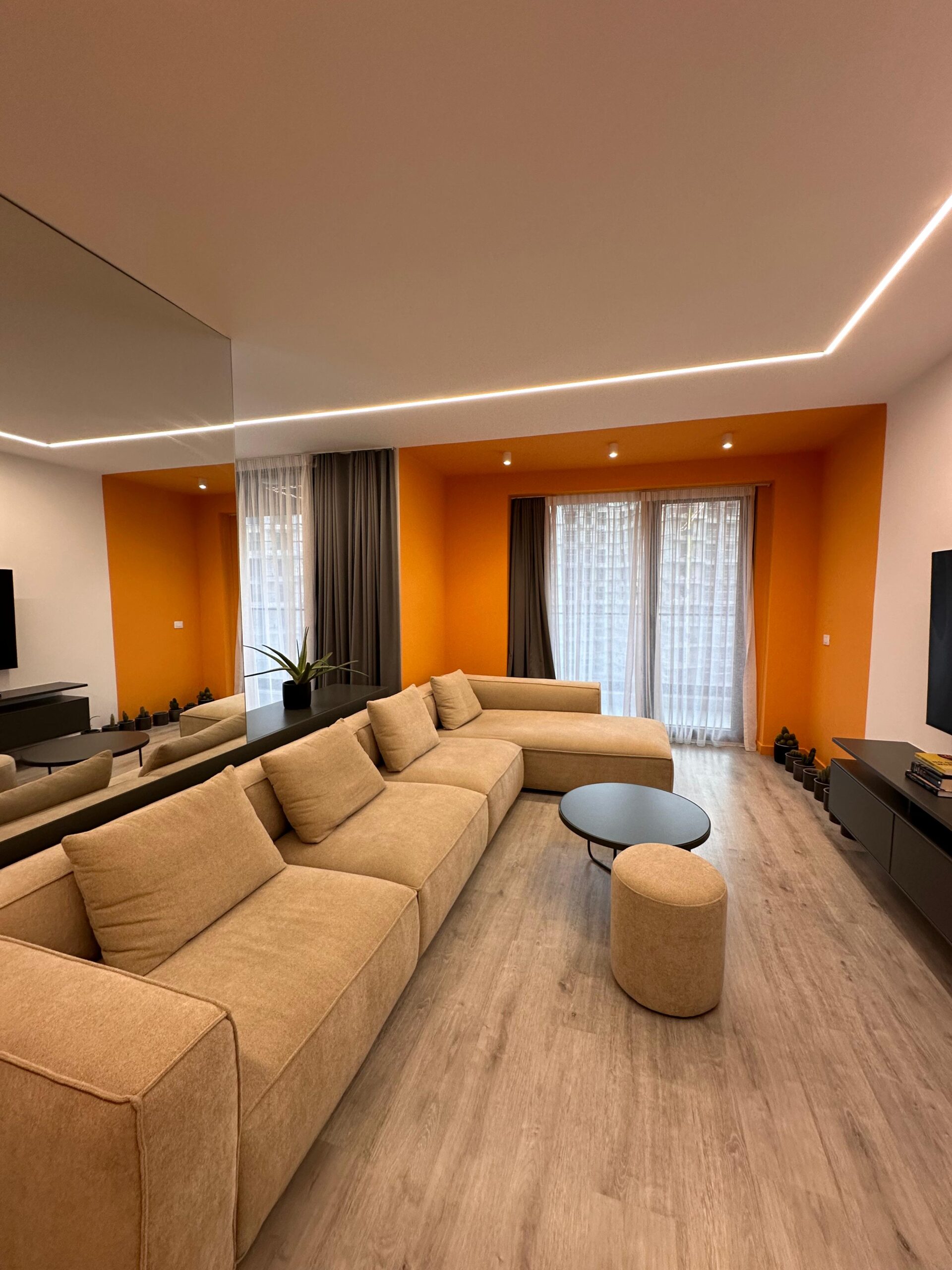 Jepet me qira apartament luksoz 2+1+ parkim