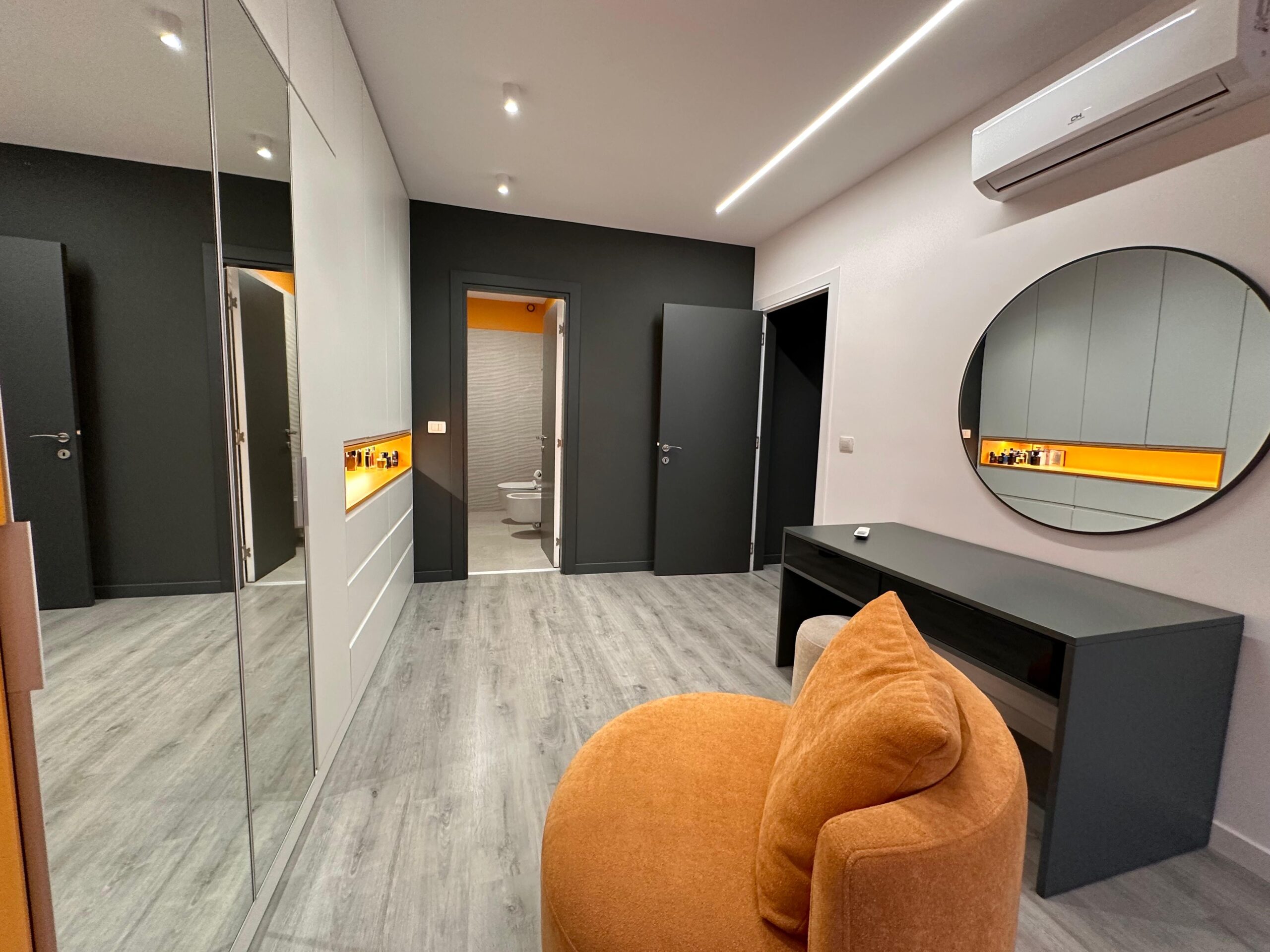 Jepet me qira apartament luksoz 2+1+ parkim