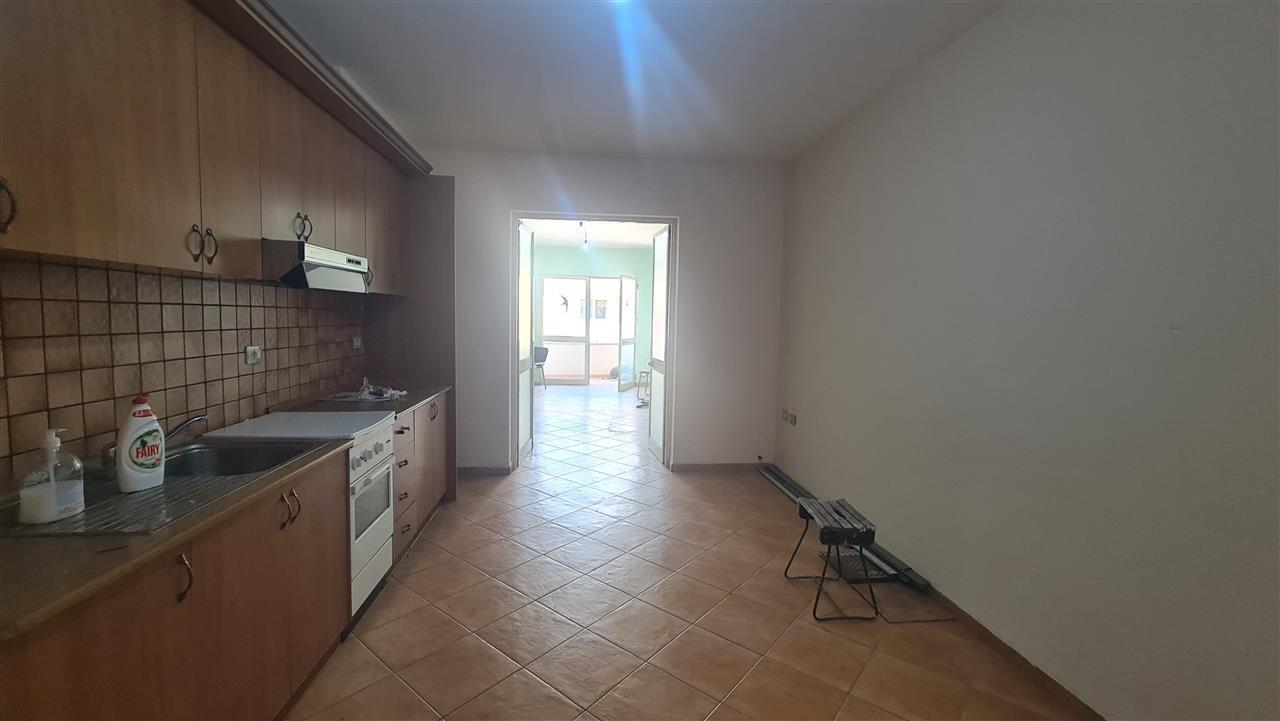 Jepet me qira 2 +1 pjesërisht i mobiluar në Myslym Shyri