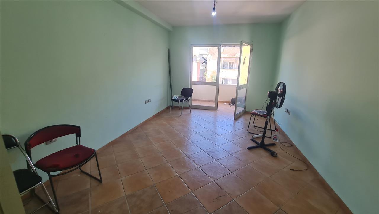 Jepet me qira 2 +1 pjesërisht i mobiluar në Myslym Shyri