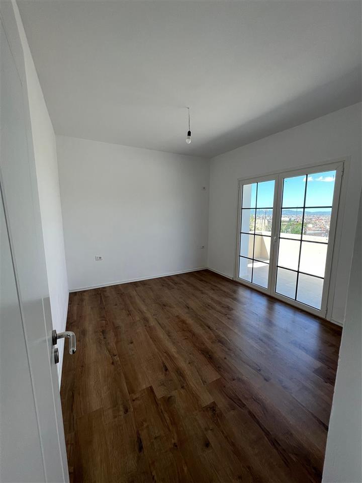 SHITET VILE 2 KATESHE NE PASKUQAN TIRANE!