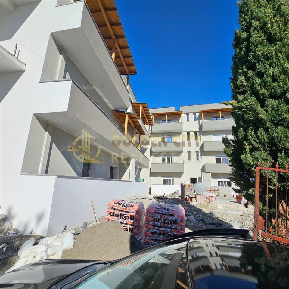 Shitet apartament 2+1