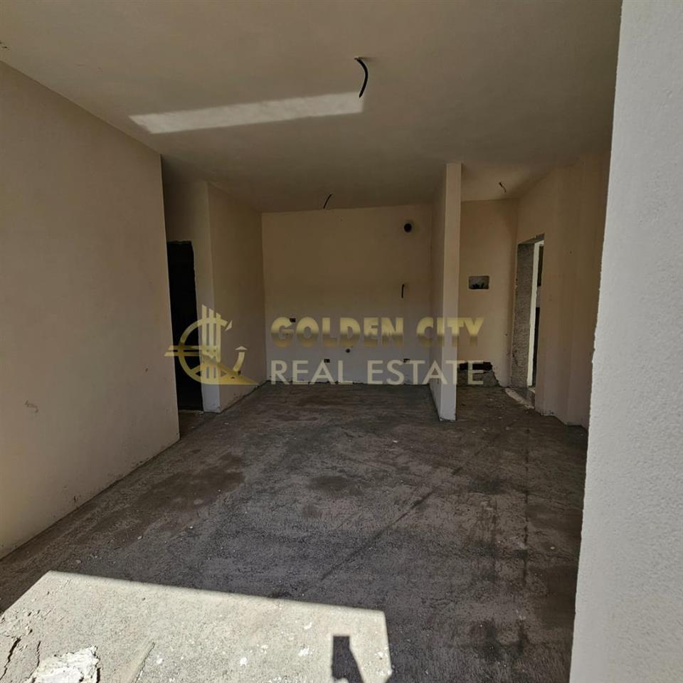 Shitet apartament 2+1