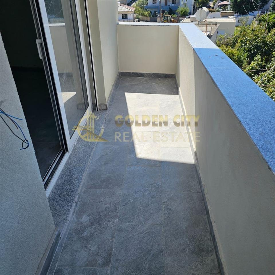 Shitet apartament 2+1