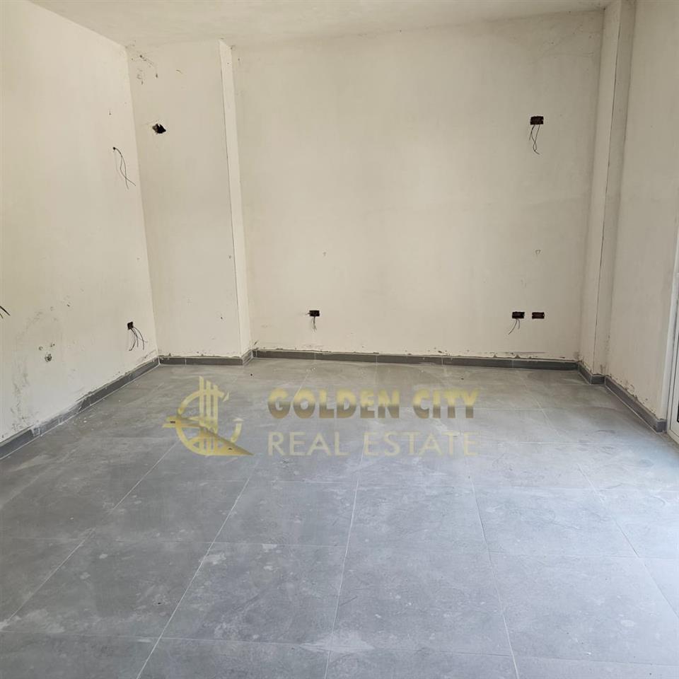 Shitet apartament 2+1