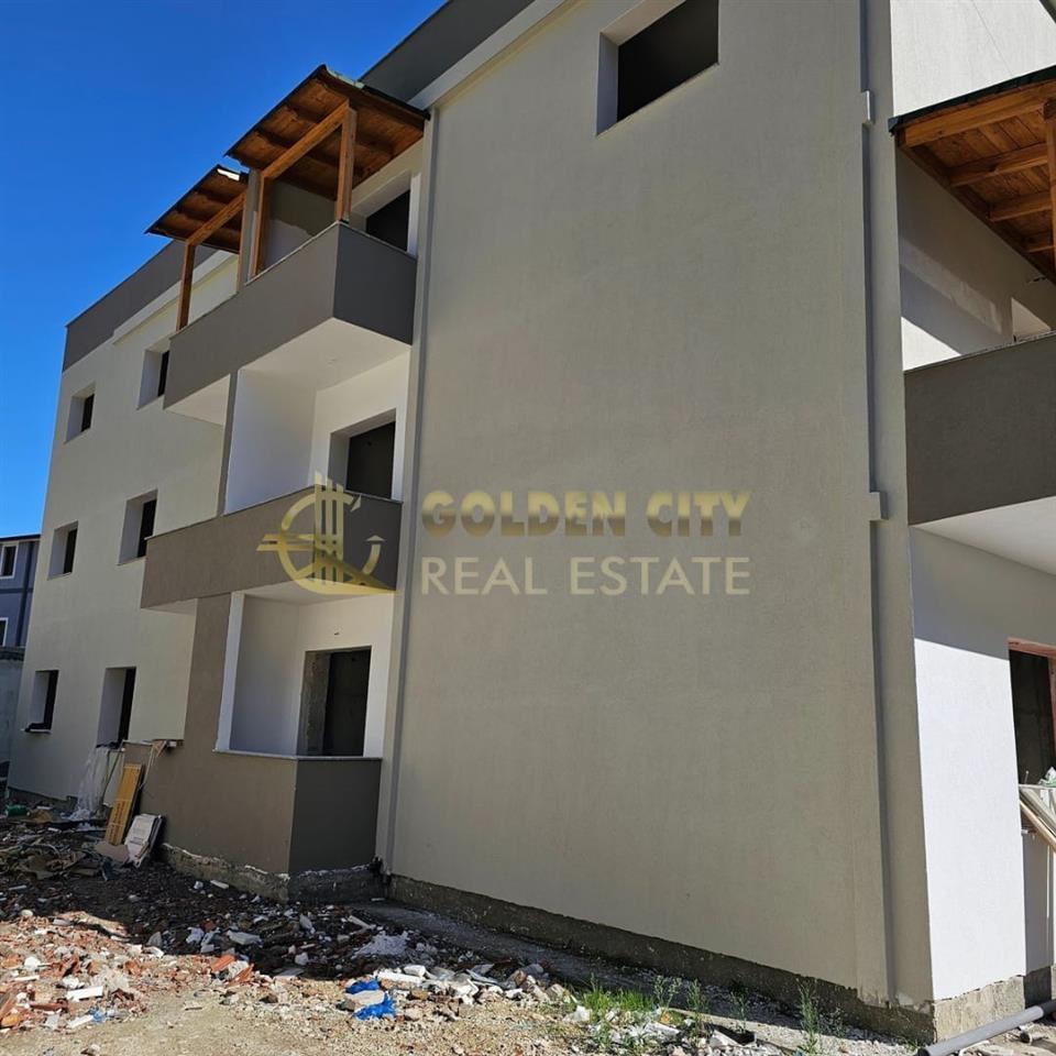 Shitet apartament 2+1